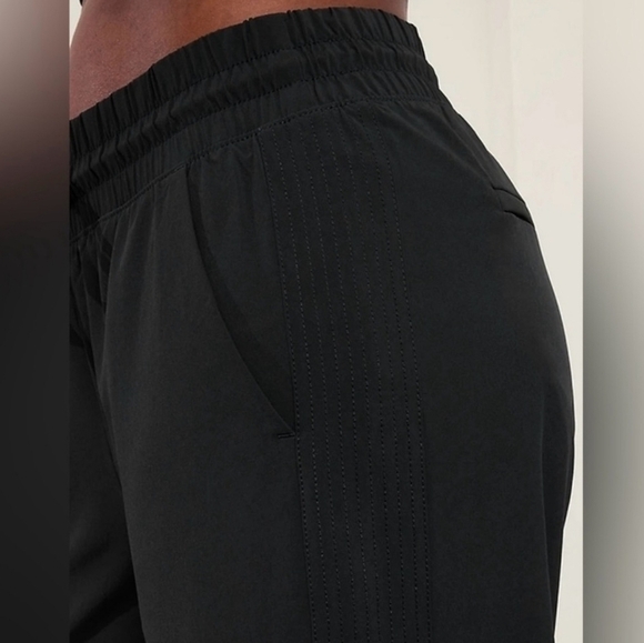 Athleta Avenue Black Wide Leg Crop Pull-on Active Travel Pants Womens Size 16 - Picture 4 of 14